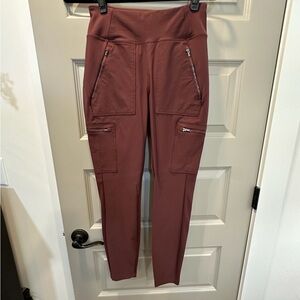 NWOT Women’s Athleta High Rise Cargo Leggings, Size 4 Never washed or worn